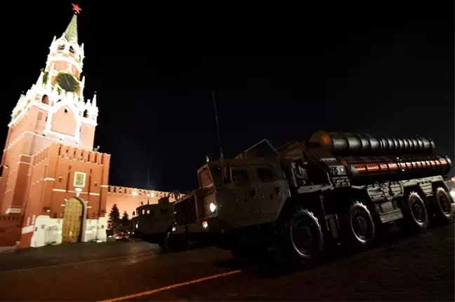 Rus Ordusu Gece Yarısı Kızıl Meydan'da Prova Yaptı