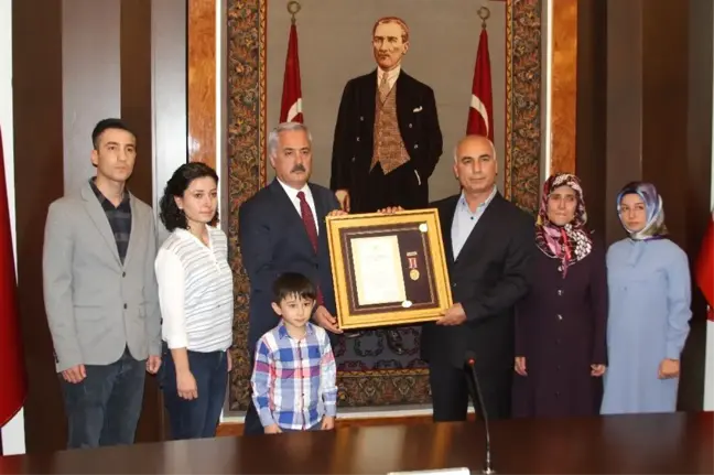 Isparta'da 6 Şehit Ailesine Devlet Övünç Madalyası Verildi