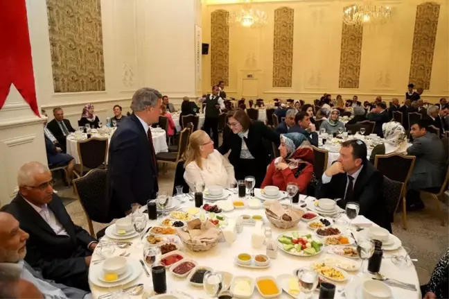 Meclis Üyelerine Teşekkür Plaketi