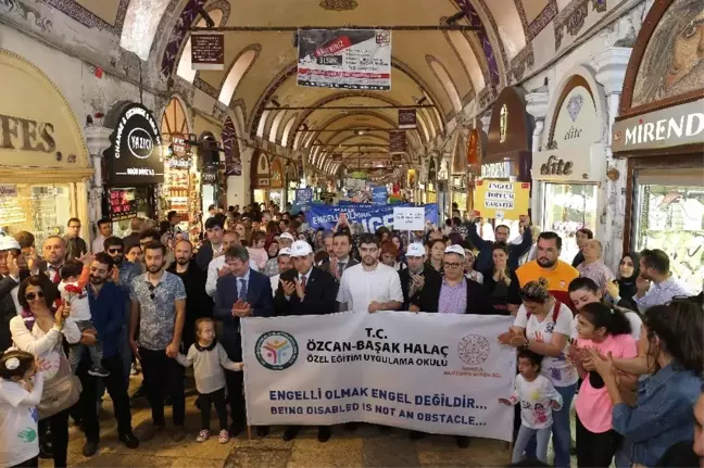 Engelliler İçin Kapalı Çarşı'da Yürüdüler