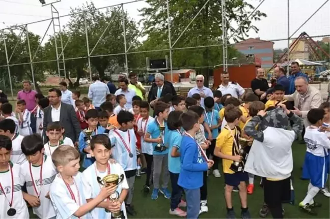 Susurluk'ta Halı Saha Maçı ve Uçurtma Şenliği