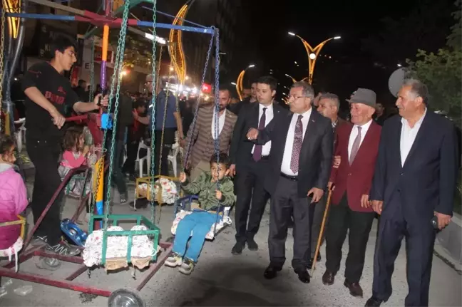 Emniyet Genel Müdürü Uzunkaya Hakkari gecelerine katıldı