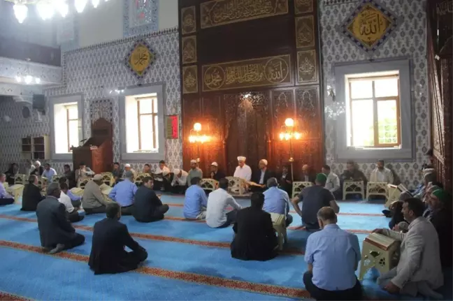 Bingöl Ulucamisi'nde 23 yıldır mukabele geleneği sürüyor