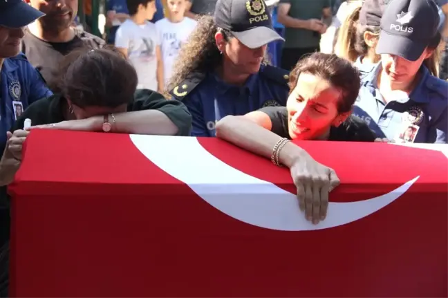 Meslektaşı tarafından öldürülen kadın polis Mersin'de toprağa verildi