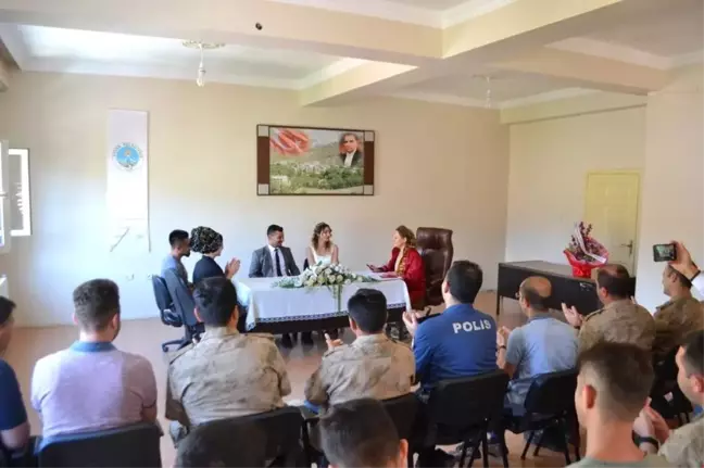 Asker damada nikah töreni