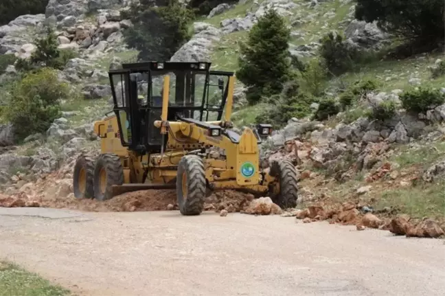 Akseki Belediyesi yol bakım çalışması başlattı
