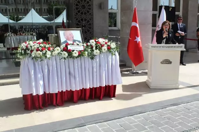 Esat Kaya Turgay için belediye önünde tören düzenlendi