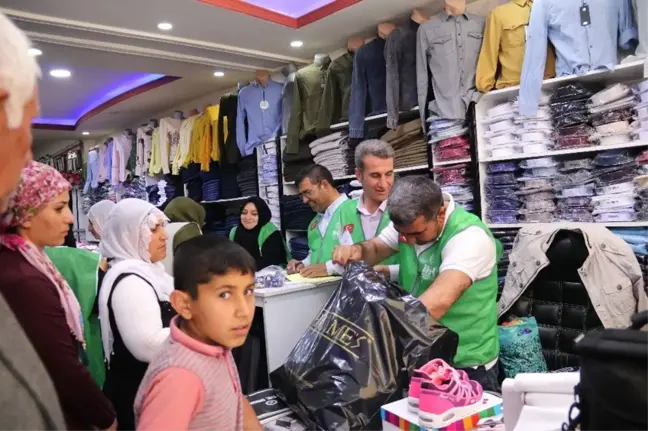 Hizan'da 120 yetim çocuk giydirildi