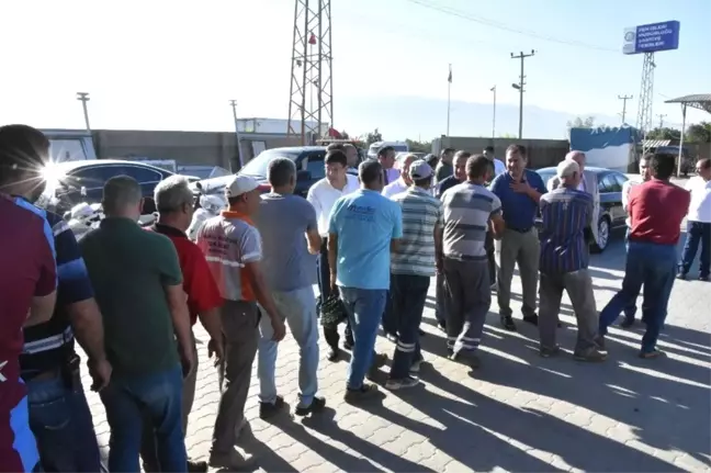 Başkan Özcan işçilerle bayramlaştı