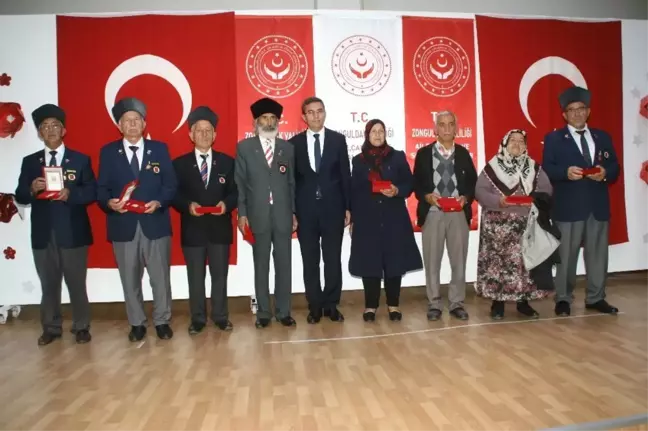 Kıbrıs Gazileri madalya töreninde bir araya geldiler