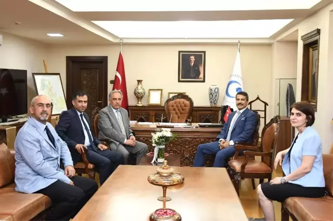 Müdür Alper ile Müdür Öz, Rektör Turgut ile bir araya geldi