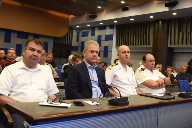 Kaçak balık avcılığı İZTO'da tartışıldı