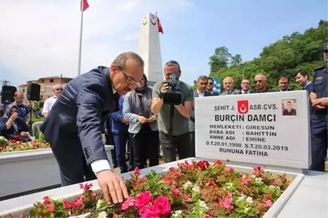 Arefe gününde şehitler dualarla yad edildi