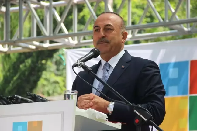 Bakan Çavuşoğlu, Alanya'da mezuniyet törenine katıldı