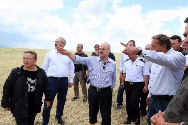 Vali Çakacak, yağmur ve doludan zarar gören tarım arazilerinde inceleme yaptı