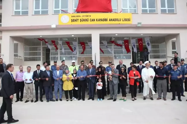 Şehit Komiser Yardımcı Şükrü Can Kayadibi'nin ismi okula verildi