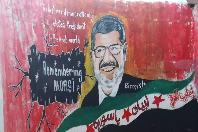 İdlibli ressam Mursi'nin resmini duvara çizdi