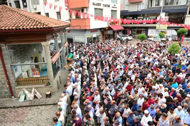Araklı'daki selde hayatını kaybeden 78 yaşındaki vatandaş son yolculuğuna uğurlandı