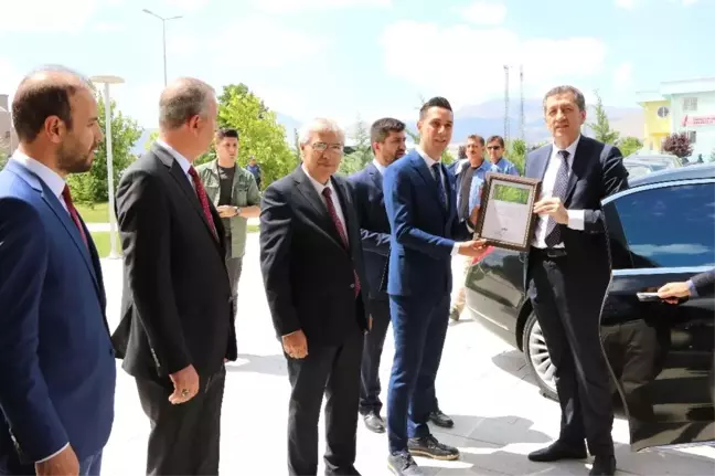 Bakan Selçuk, Niğde'de öğretmenlerle buluştu