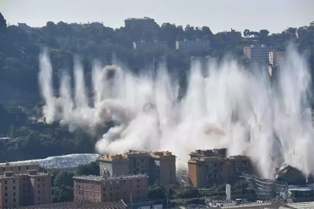 İtalya'da 43 kişiye mezar olan köprü kontrollü şekilde yıkıldı
