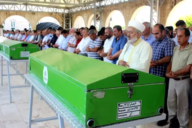 Hatay'da boğulan 2 kardeş Adıyaman'da defnedildi