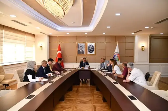 Vali Gürel, vatandaşları dinlemeye devam ediyor