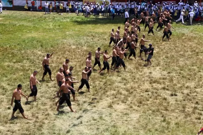 Başpehlivanlar Kırkpınar'da kıran kırana güreşti