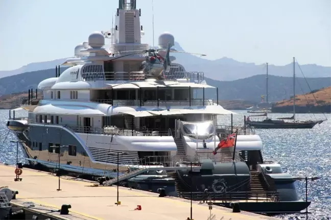 Dubai Şeyhi'nin milyon dolarlık yatı Bodrum'a demir attı