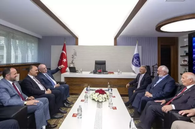 26. Dönem TBMM Başkanı İsmail Kahraman, Başkan Büyükkılıç'ı ziyaret etti