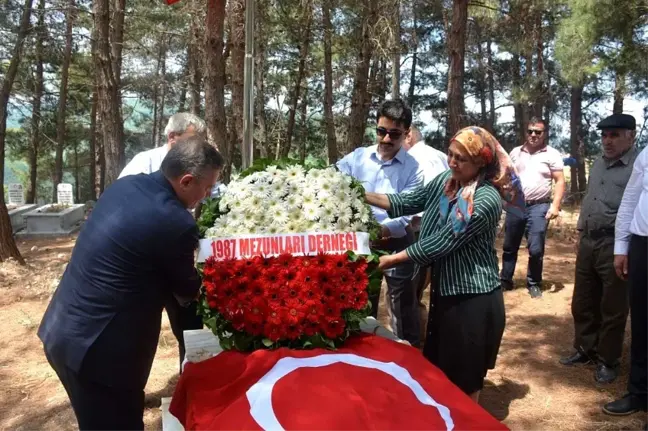Devre arkadaşları Şehit Yüzbaşı Ülker'in mezarını ziyaret ettiler