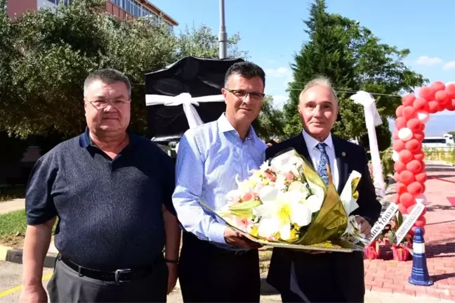 Alaşehir'de bir parka eski vekil Tevfik Diker'in adı verildi