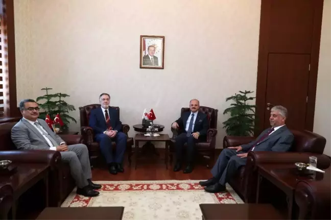 Vali Çakacak, Diyanet İşleri Başkan Yardımcısı Tıraşçı'yı kabul etti