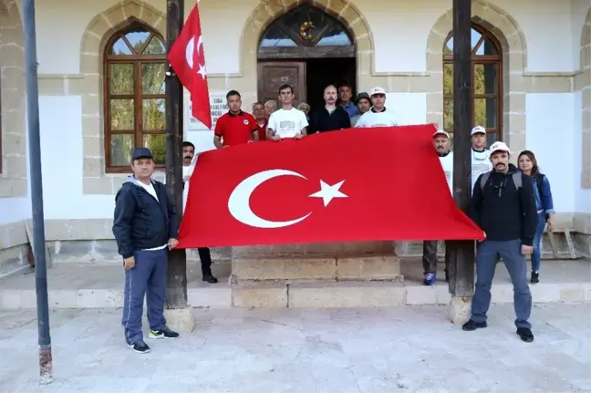 Milli Mücadele ruhu için 27 kilometre yürüdüler