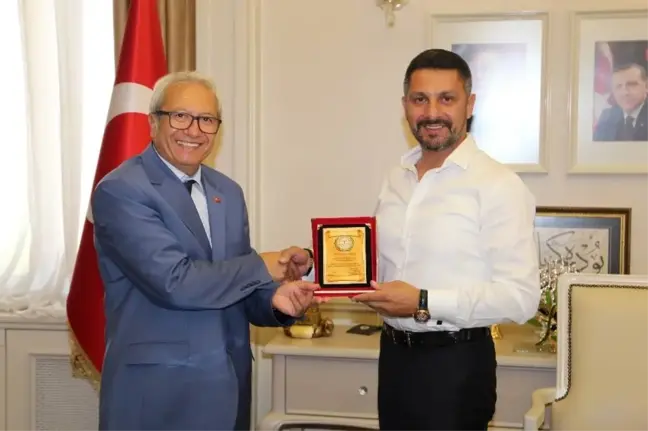 Yüzügüllü, yılın başarılı belediye başkanı seçildi