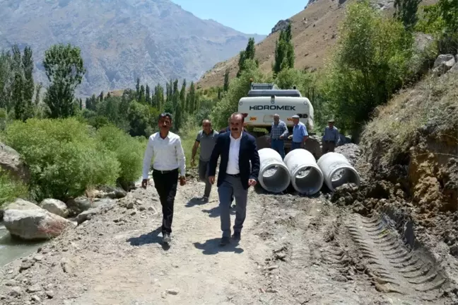 Hakkari Belediyesinden yol onarım çalışması