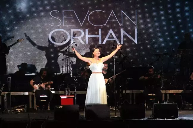 Konya'da Göl Festivali'nde Sevcan Orhan ve Hilmi Şahballı konseri