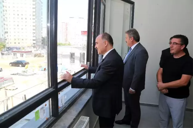 Vali Günaydın Okul İnşaatında İncelemelerde Bulundu