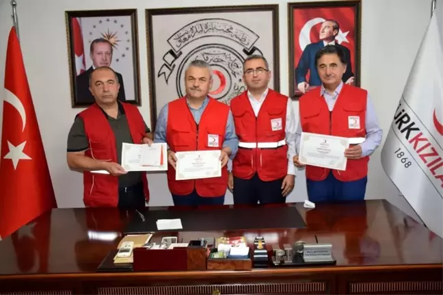 AK Partili vekiller kurbanlarını Kızılay'a bağışladı