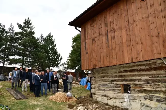 Vali Gürel, kentsel sit alanı olan Karacapınar Köyü'nde incelemelerde bulundu