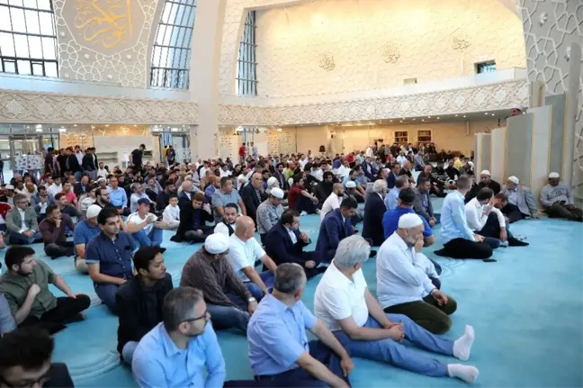 Almanya'da Kurban Bayramı'nda camiler doldu