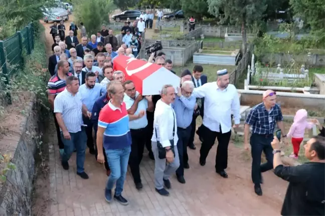 Bakan Yardımcısı Dursun, gözyaşları arasında toprağa verildi