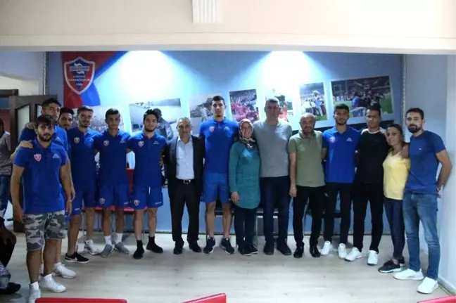 Karabükspor'da 8 alt yapı oyuncusu profesyonel oldu