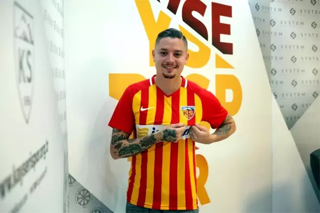 Adryan Oliveira Tavares imzayı attı