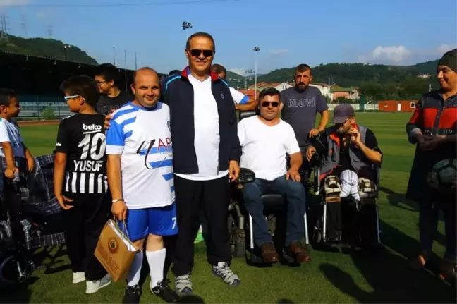 Satranç turnuvasından kazandıkları tekerlekli sandalyeleri ihtiyaç sahiplerine verdiler