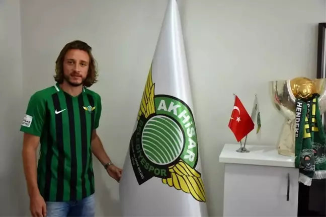 Akhisarspor'da Taha Yalçıner imzayı attı
