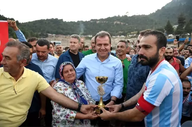 Fındıkpınarı Futbol Turnuvası'nın şampiyonu Emirler