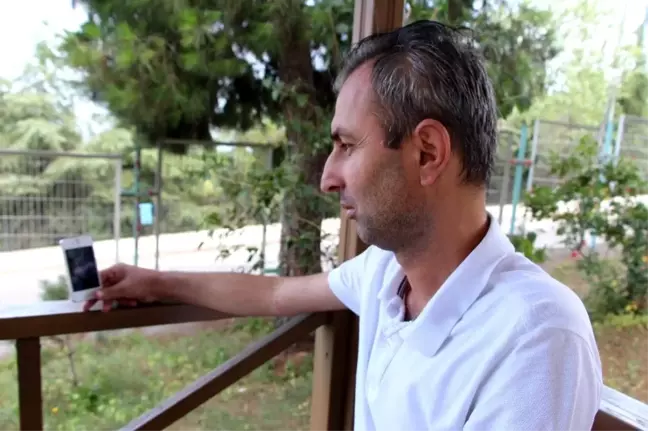 Kaybolan horozunu bulmak için dedektif gibi iz sürüyor