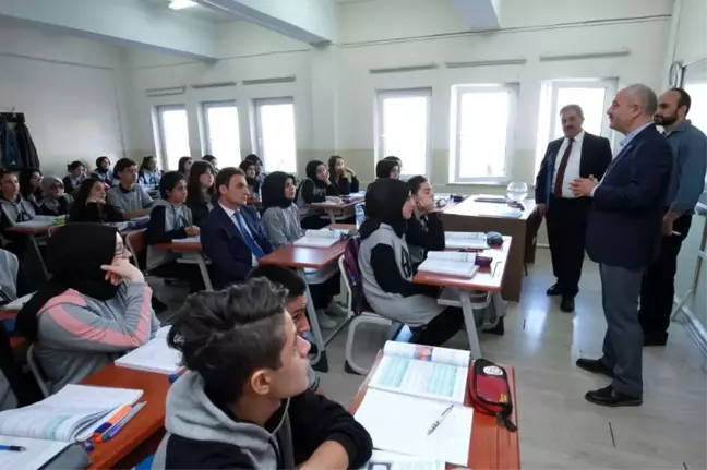 Kaymakam Güler ve Başkan Büyükgöz öğrencilerle buluştu