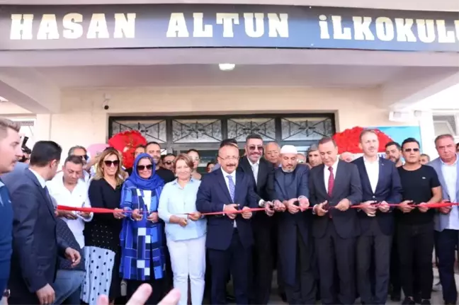Ünlü sanatçı Siirt'te babasının adını taşıyan okulun açılışını yaptı