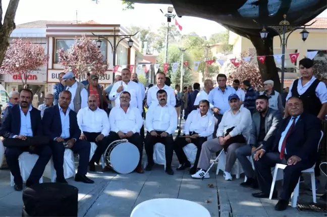 Kırşehir'de, cadde ve sokaklarda Neşet Ertaş türküleri seslendiriliyor